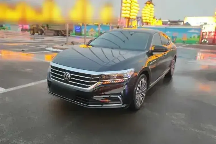 2021 Volkswagen Passat 2.0T 186HP L4 7DCT