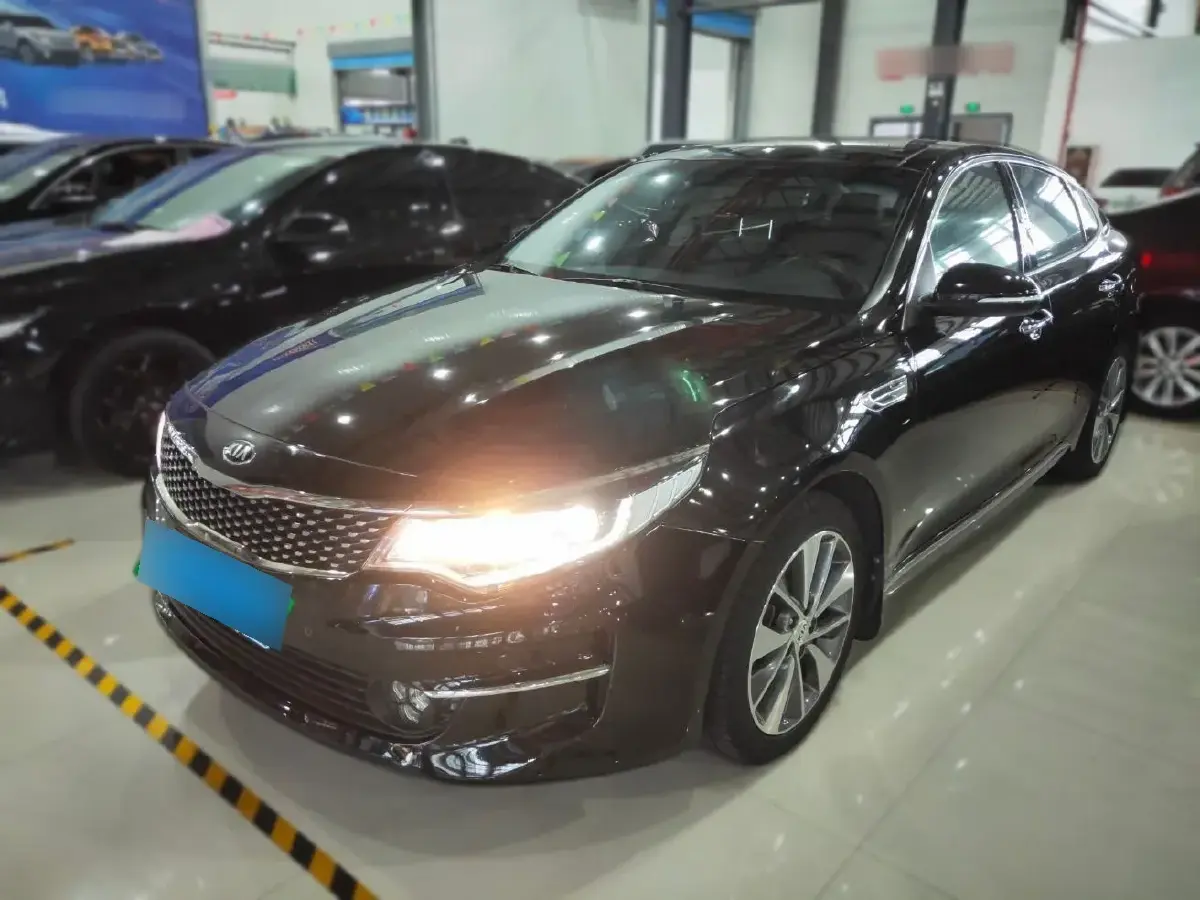 2016 Kia K5 2.0L 161HP L4 6AT