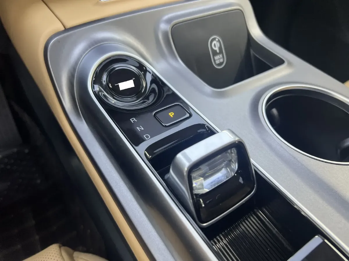 2024 GAC Trumpchi E8 2.0L 140HP L4 2DHT PHEV 25.57KWH,autocango,china used car exporter,china ev exporter,chinese used car exporter,chinese used ev exporter