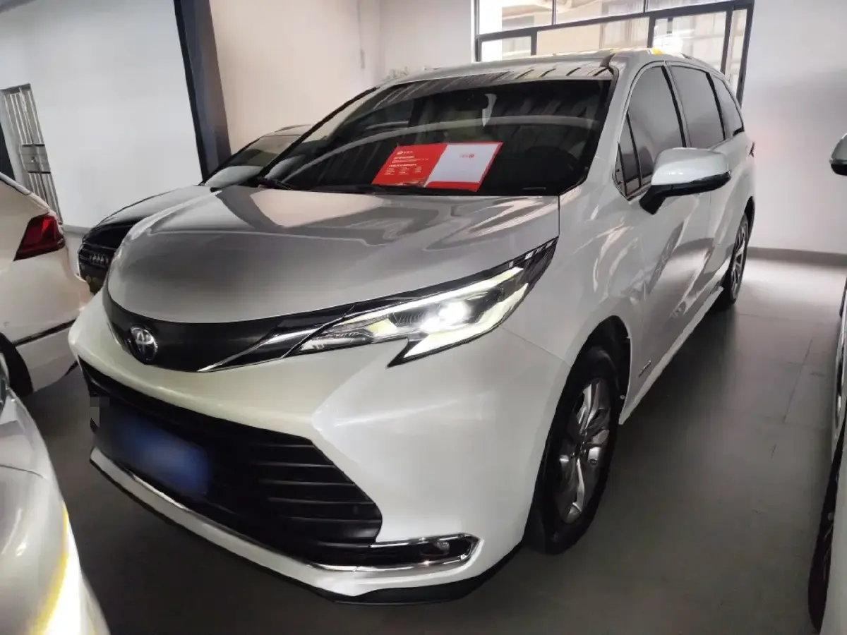 2023 Toyota Sienna 2.5L 189HP L4 E-CVT Hybrid