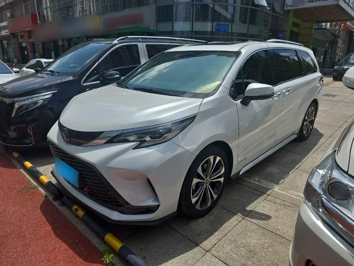 2023 Toyota Granvia 2.5L 189HP L4 E-CVT Hybrid