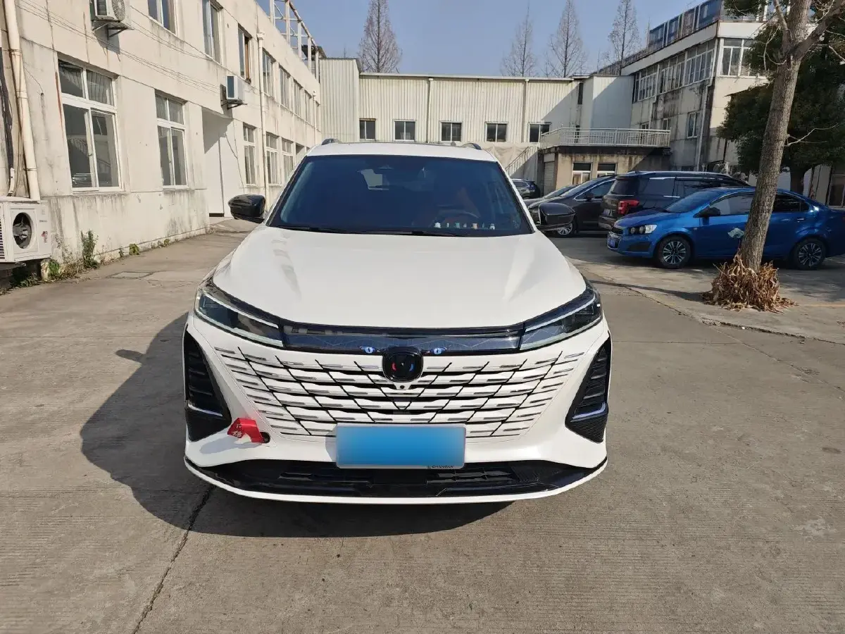 2024 ChangAn CS75 Plus 2.0T 233HP L4 8AT,autocango,china used car exporter,china ev exporter,chinese used car exporter,chinese used ev exporter
