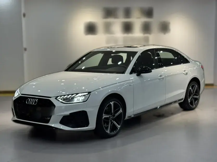 2025 Audi A4L 2.0T 190HP L4 7DCT