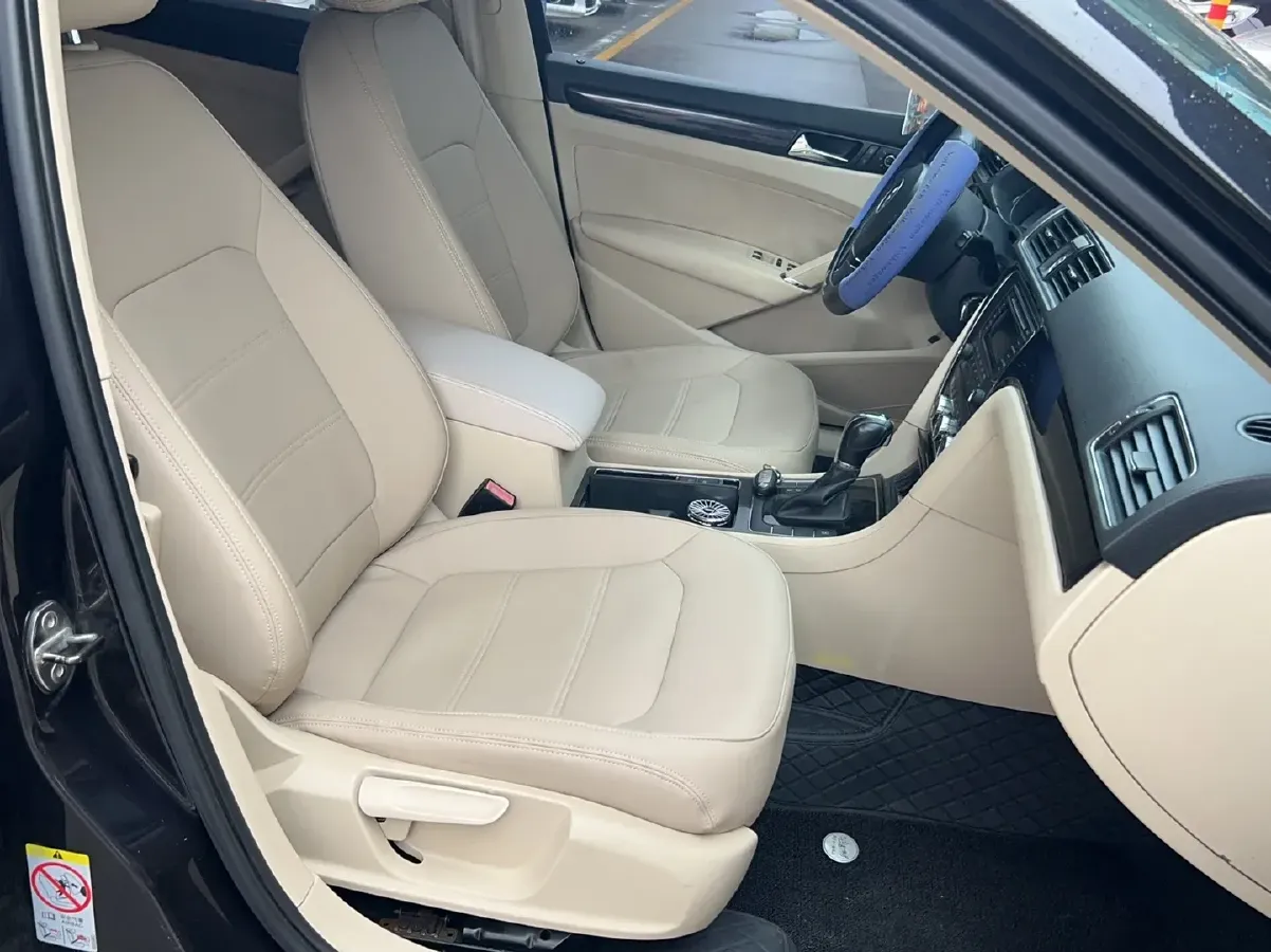 2013 Volkswagen Passat 1.8T 160HP L4 7DCT,autocango,china used car exporter,china ev exporter,chinese used car exporter,chinese used ev exporter