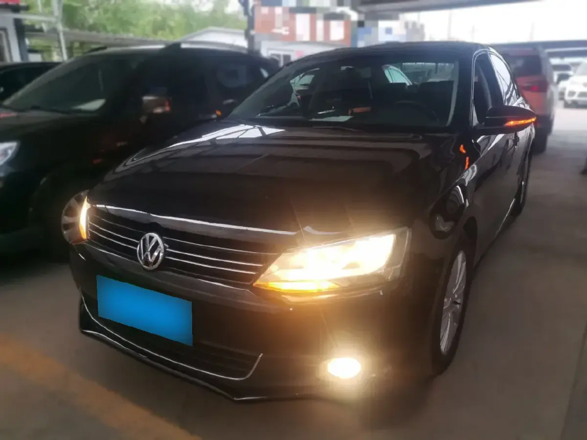 2014 Volkswagen Sagitar 1.6L 105HP L4 5MT