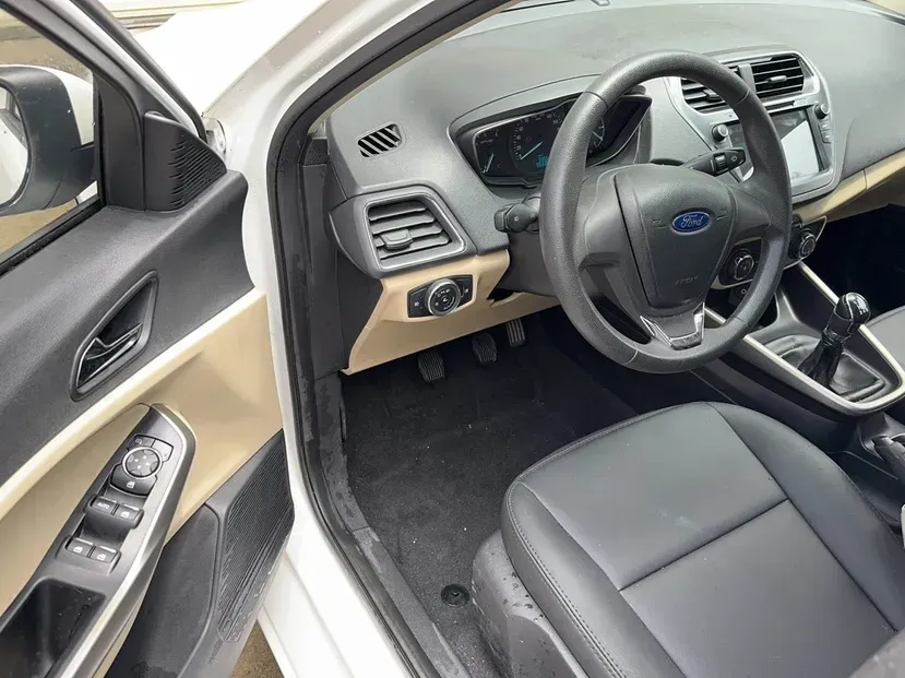 2015 Ford Escort 1.5L 113HP L4 5MT,autocango,china used car exporter,china ev exporter,chinese used car exporter,chinese used ev exporter