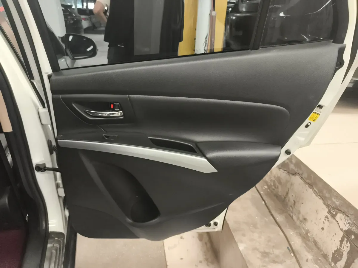 2015 Suzuki S-cross 1.6L 122HP L4 CVT,autocango,china used car exporter,china ev exporter,chinese used car exporter,chinese used ev exporter