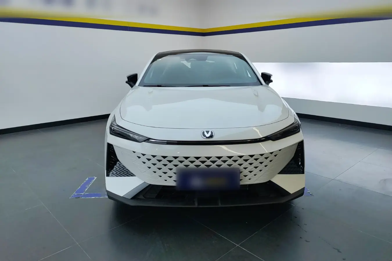 2024 ChangAn UNI-V 1.5T 188HP L4 7DCT,autocango,china used car exporter,china ev exporter,chinese used car exporter,chinese used ev exporter