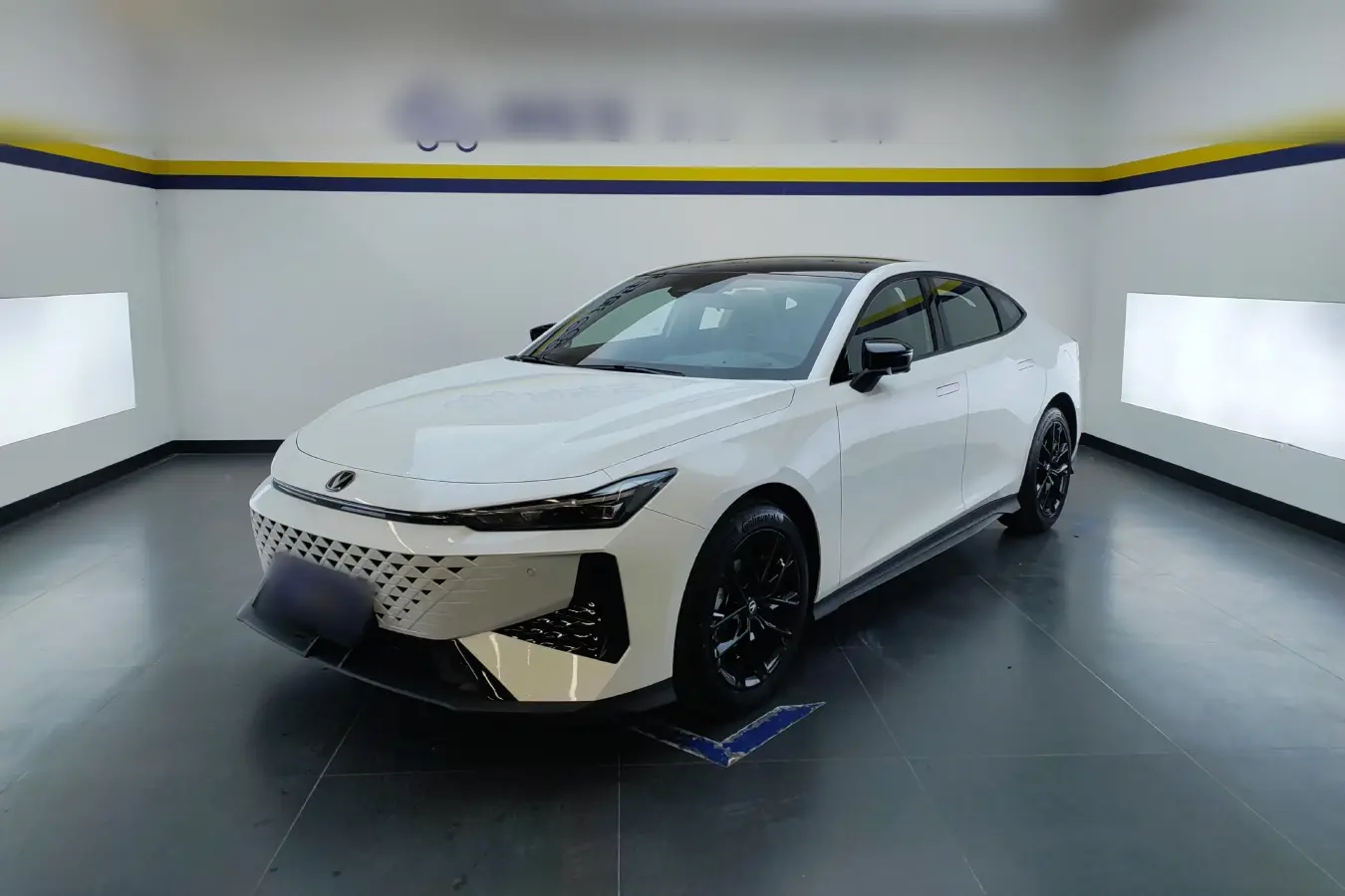 2024 ChangAn UNI-V 1.5T 188HP L4 7DCT,autocango,china used car exporter,china ev exporter,chinese used car exporter,chinese used ev exporter