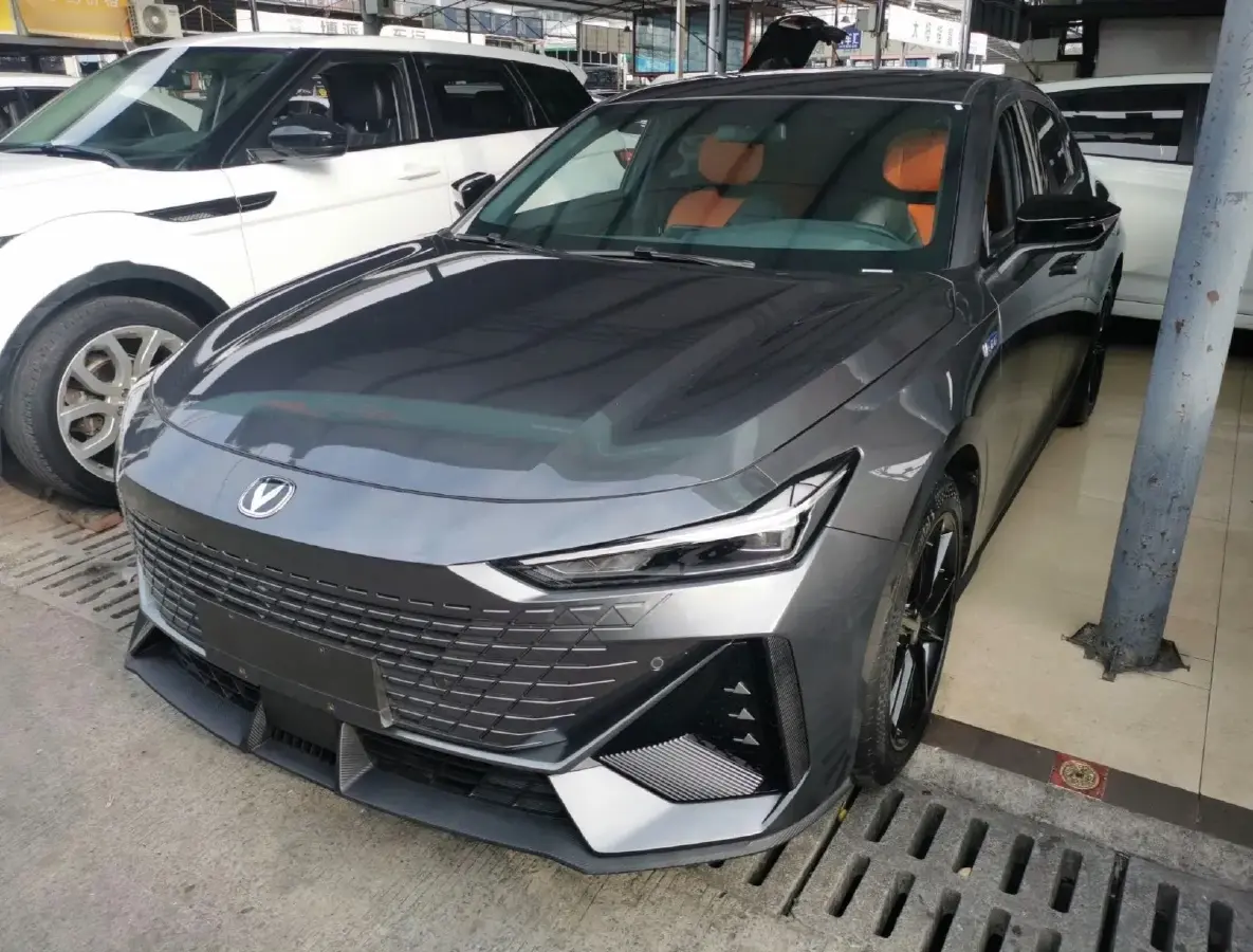 2023 ChangAn UNI-V iDD 1.5T 170HP L4 6TCT PHEV 18.4KWH