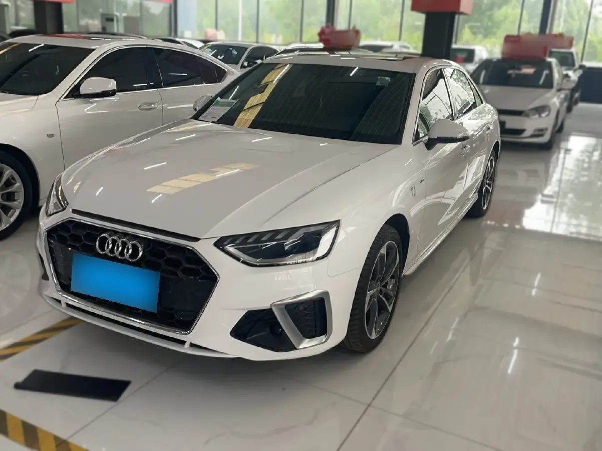 2022 Audi A4L 2.0T 190HP L4 7DCT