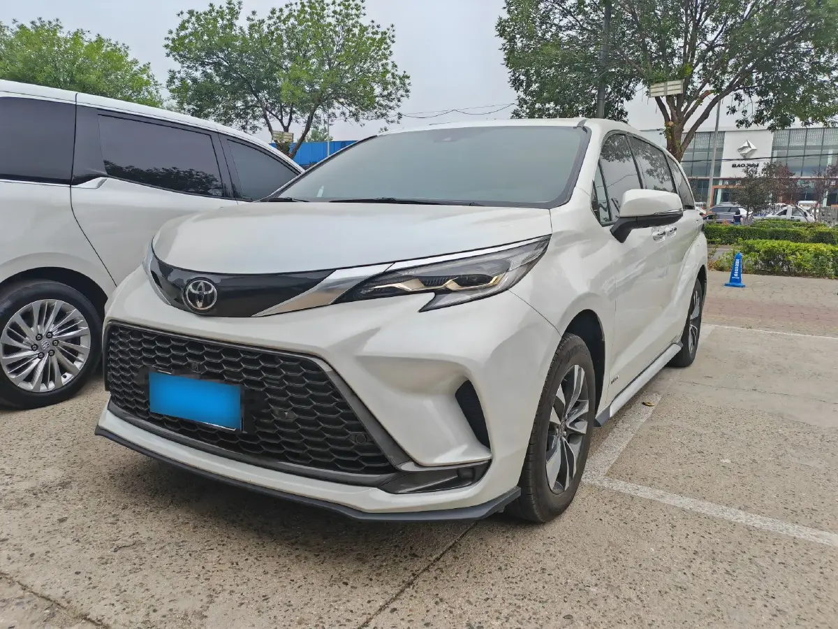 2024 Toyota Granvia 2.5L 189HP L4 E-CVT Hybrid