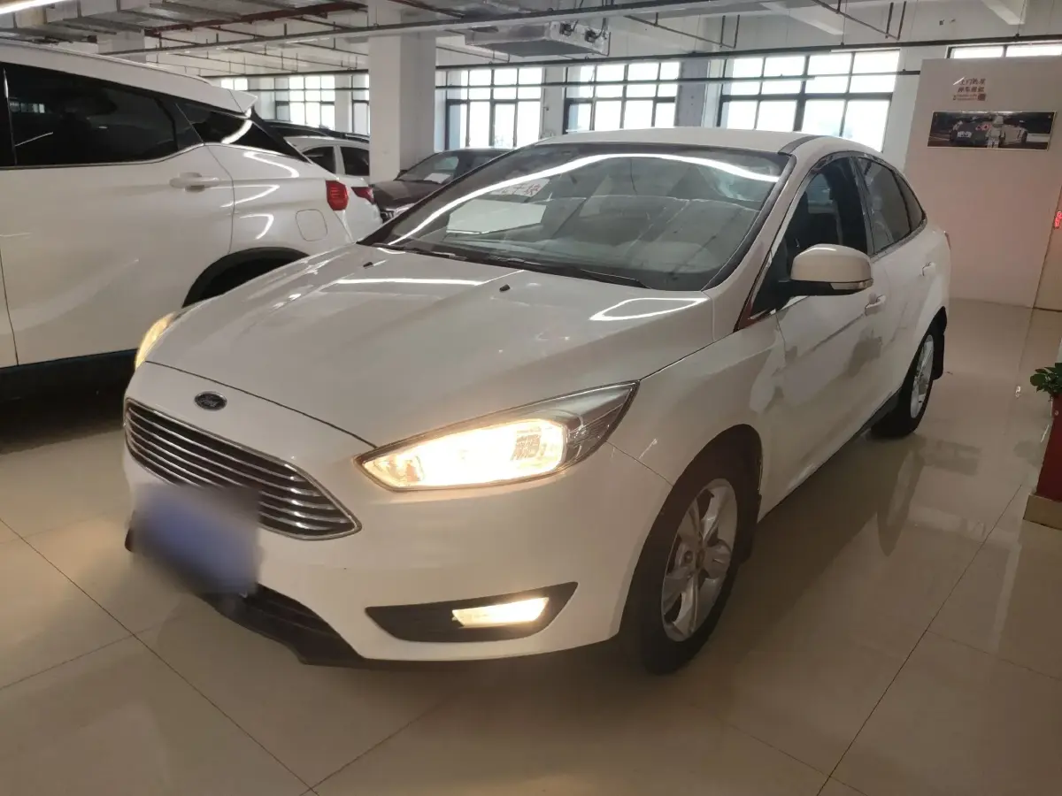 2017 Ford Focus 1.6L 125HP L4 5MT