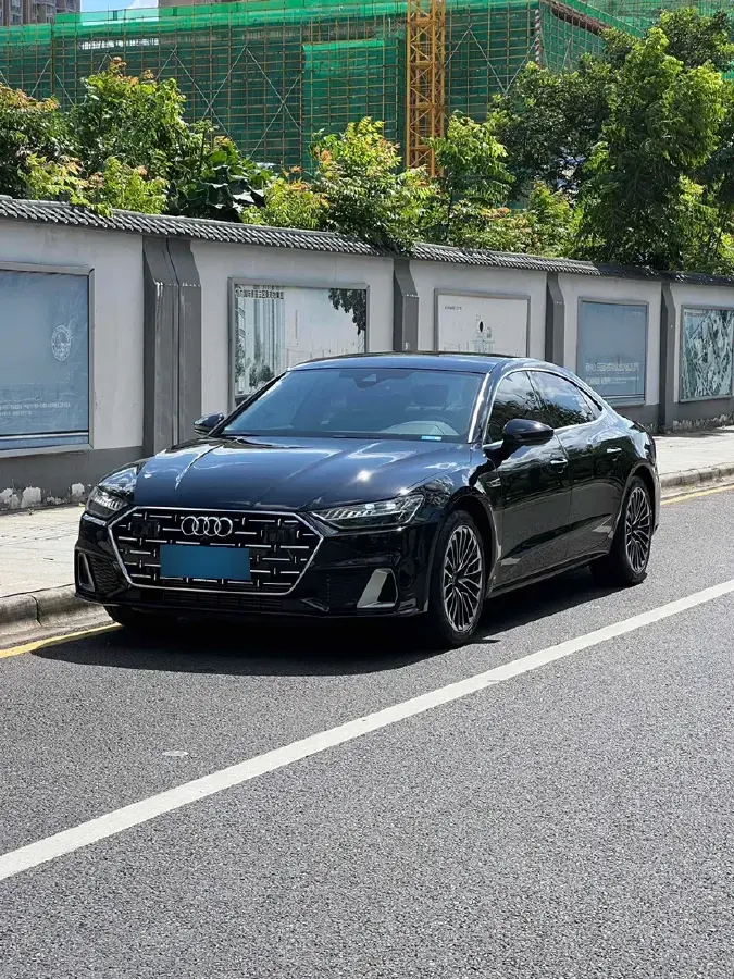 2024 Audi A7L 2.0T 245HP L4 7DCT
