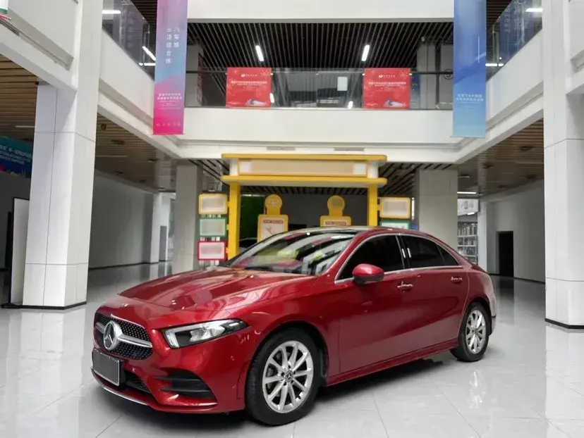 2019 Mercedes-Benz A Class 1.3T 163HP L4 7DCT