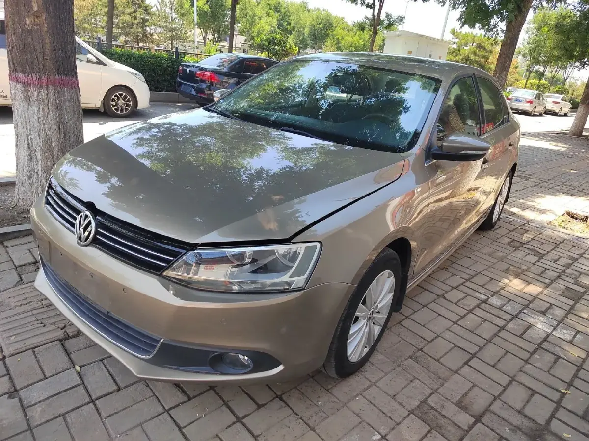 2014 Volkswagen Sagitar 1.4T 131HP L4 7DCT