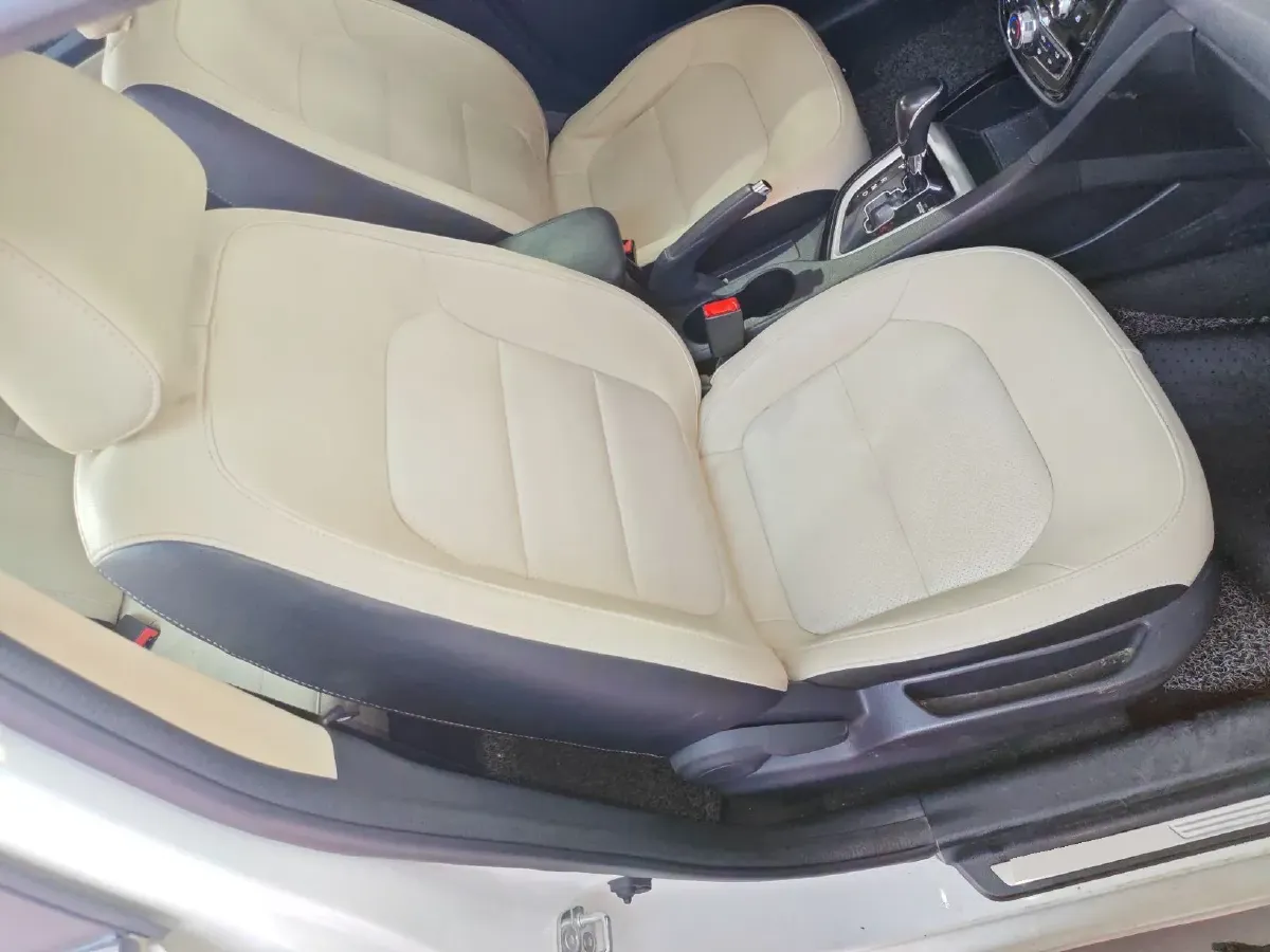 2016 ChangAn Alsvin V7 1.6L 124HP L4 4AT,autocango,china used car exporter,china ev exporter,chinese used car exporter,chinese used ev exporter