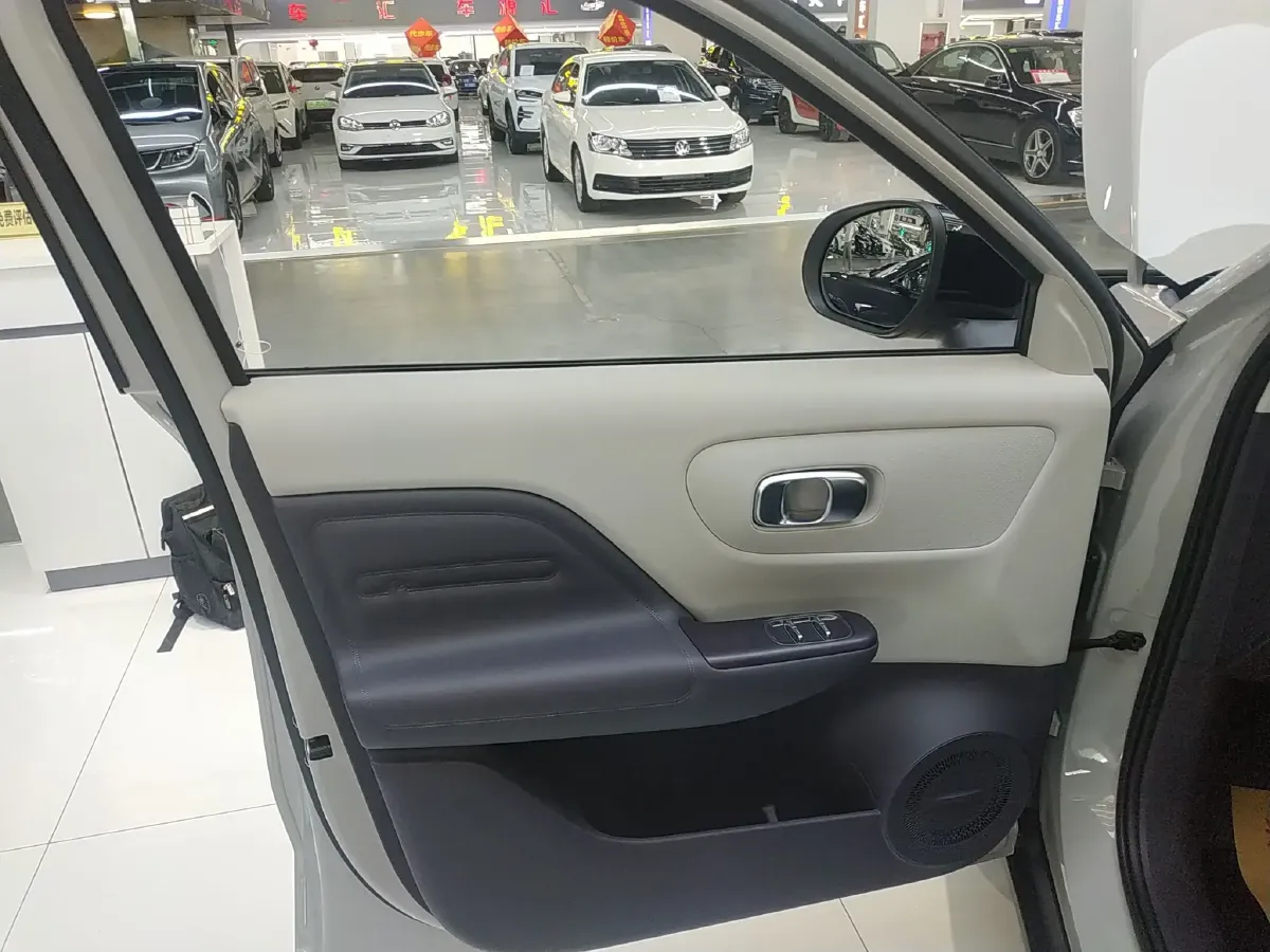 2025 Leapmotor B10 BEV 56.2KWH,autocango,china used car exporter,china ev exporter,chinese used car exporter,chinese used ev exporter