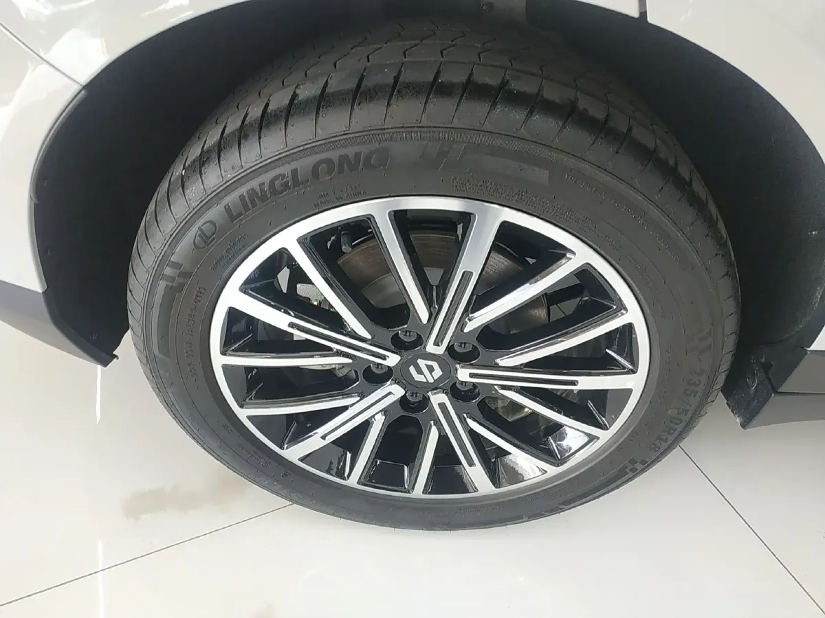 2025 Leapmotor B10 BEV 56.2KWH,autocango,china used car exporter,china ev exporter,chinese used car exporter,chinese used ev exporter