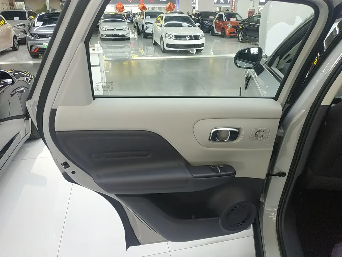 2025 Leapmotor B10 BEV 56.2KWH,autocango,china used car exporter,china ev exporter,chinese used car exporter,chinese used ev exporter