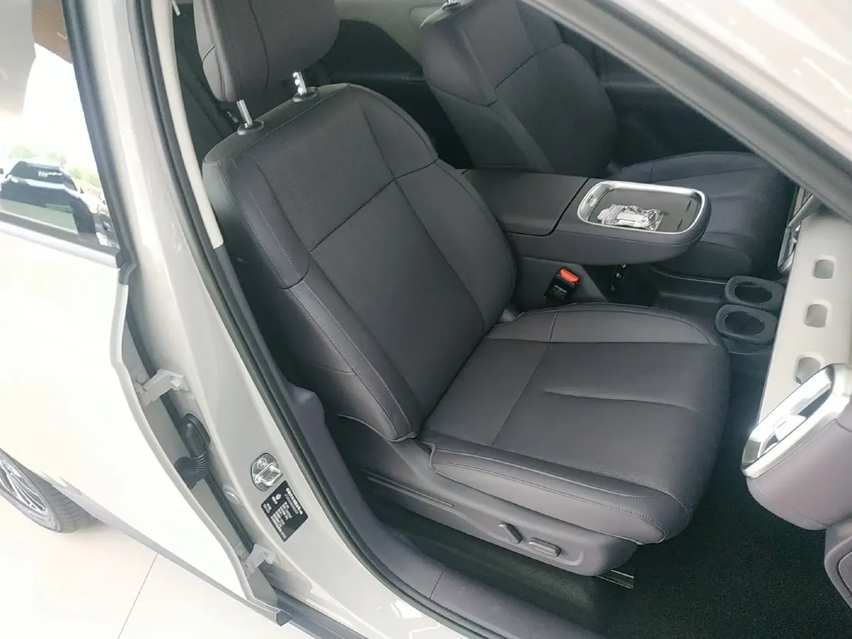 2025 Leapmotor B10 BEV 56.2KWH,autocango,china used car exporter,china ev exporter,chinese used car exporter,chinese used ev exporter