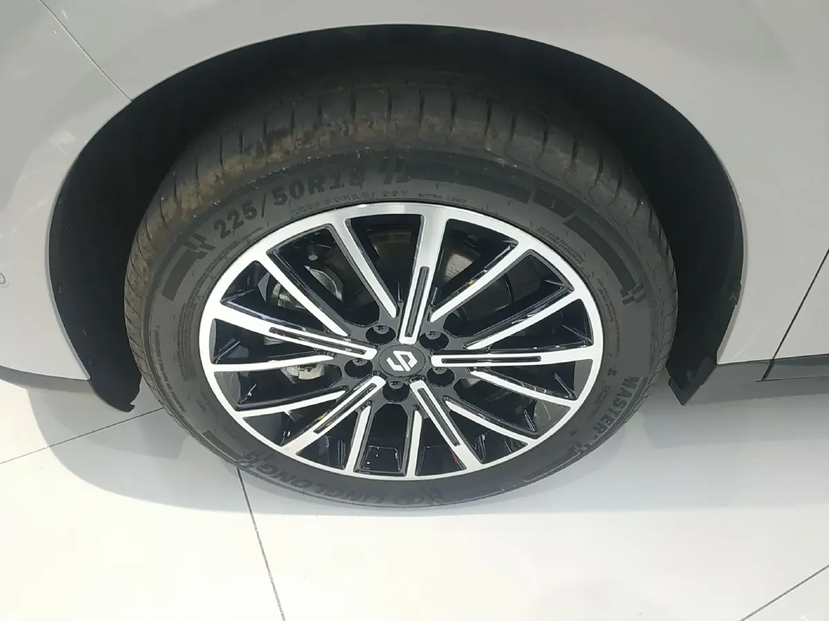 2025 Leapmotor B10 BEV 56.2KWH,autocango,china used car exporter,china ev exporter,chinese used car exporter,chinese used ev exporter