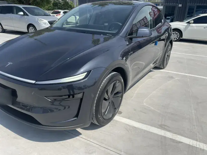2025 Tesla Model Y BEV 62.5KWH