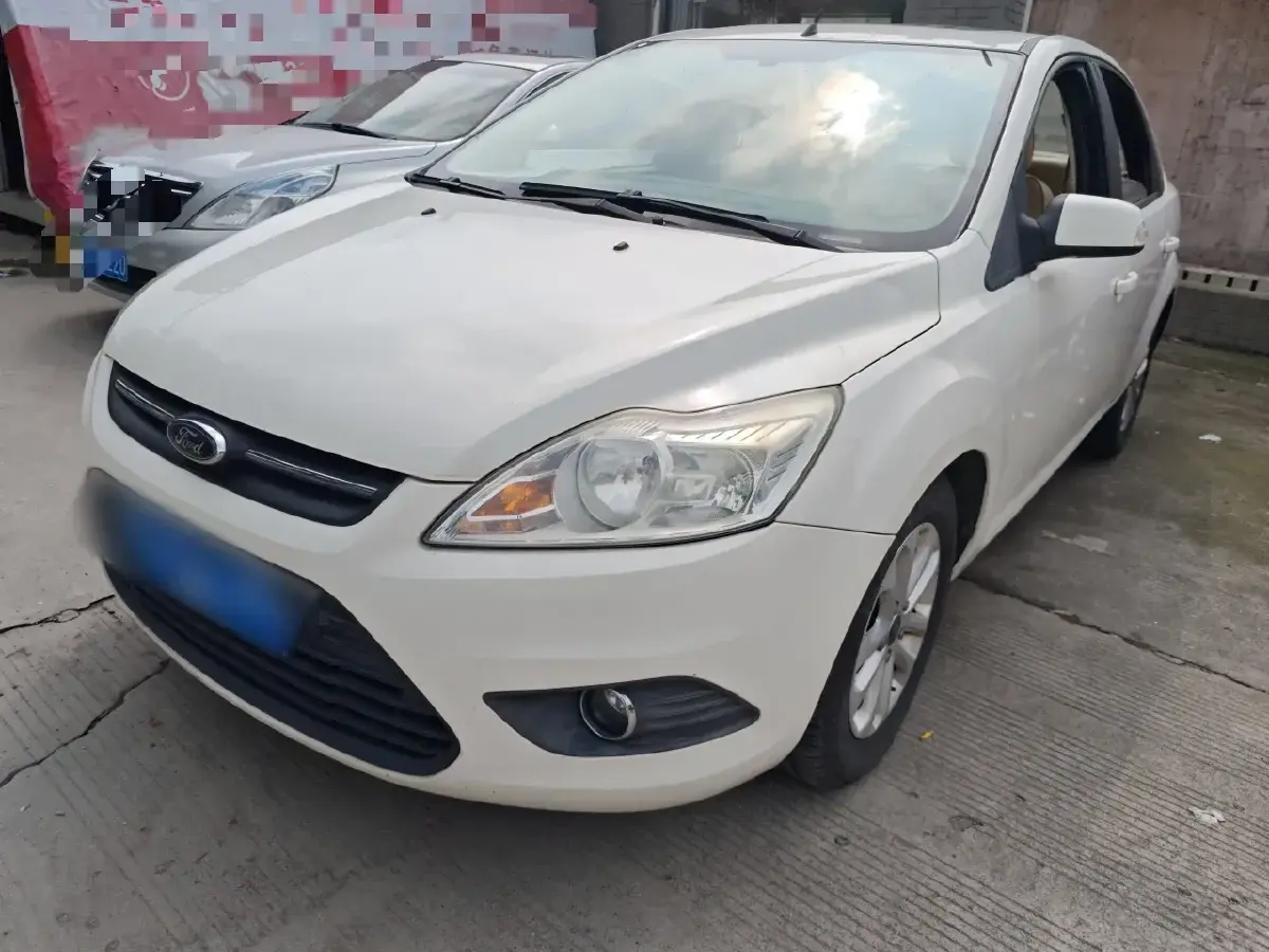 2013 Ford Focus 1.8L 124HP L4 5MT