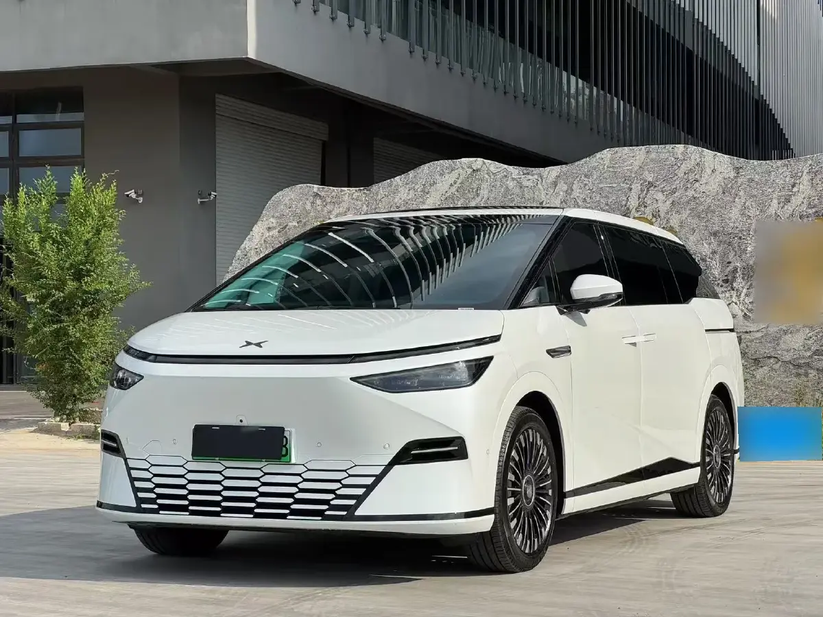 2025 Xpeng X9 BEV
