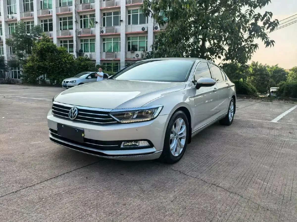 2018 Volkswagen Magotan 2.0T 220HP L4 7DCT