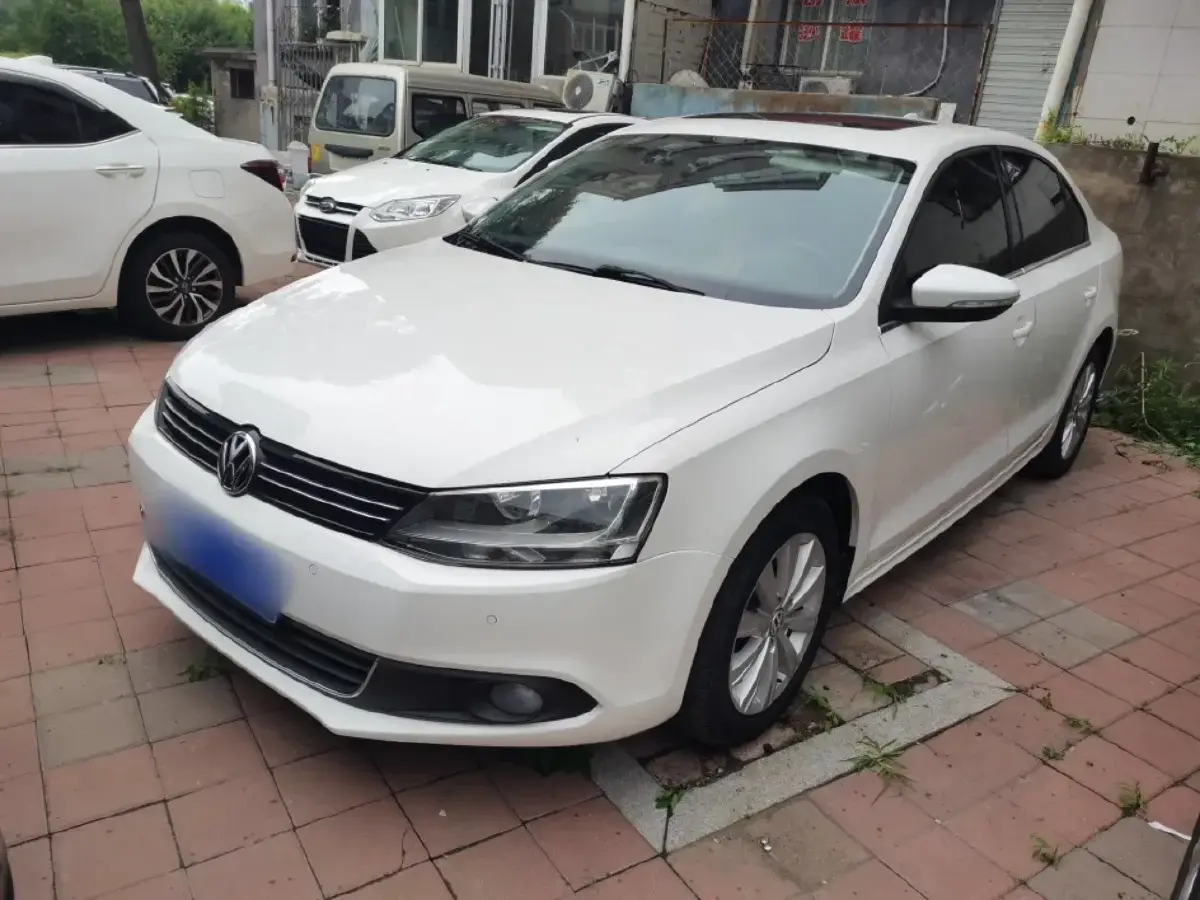 2014 Volkswagen Sagitar 1.4T 131HP L4 7DCT