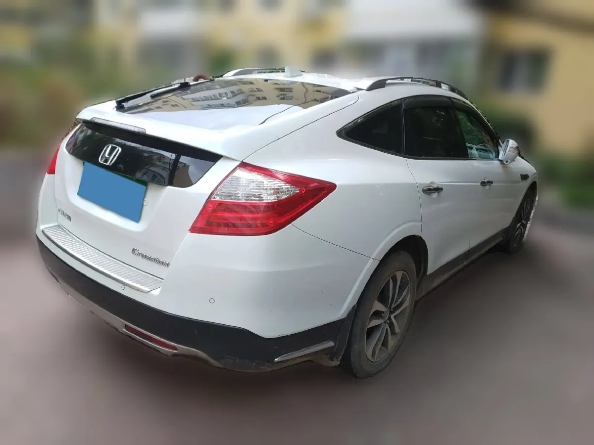 2014 Honda Crosstour 2.4L 197HP L4 5AT,autocango,china used car exporter,china ev exporter,chinese used car exporter,chinese used ev exporter