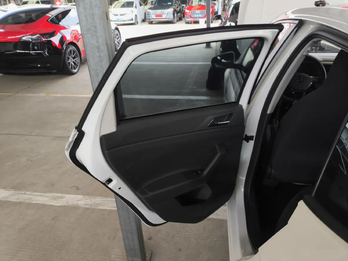 2021 Volkswagen Polo 1.5L 113HP L4 6AT,autocango,china used car exporter,china ev exporter,chinese used car exporter,chinese used ev exporter