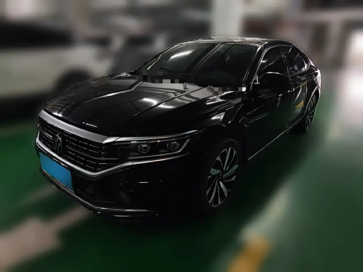 2023 Volkswagen Passat 2.0T 220HP L4 7DCT