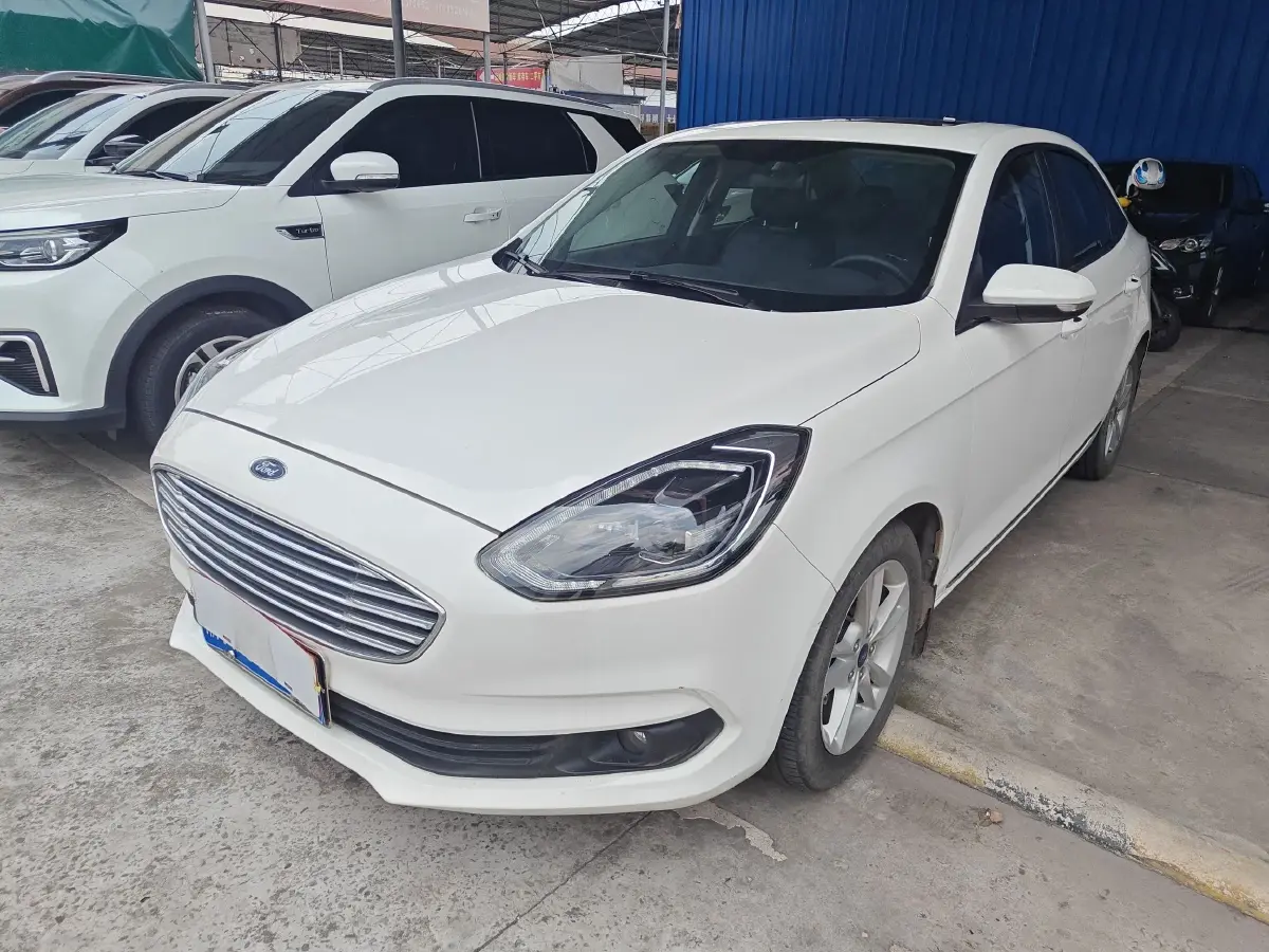 2019 Ford Escort 1.5L 122HP L3 6AT