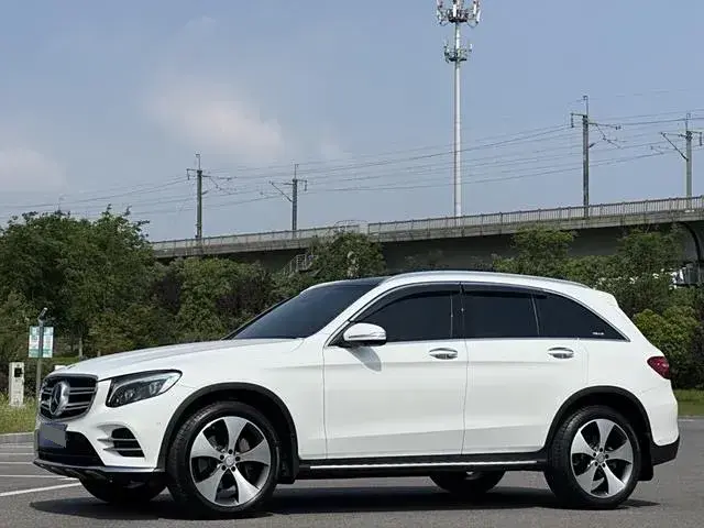 2017 Mercedes-Benz GLC Class 2.0T 245HP L4 9AT