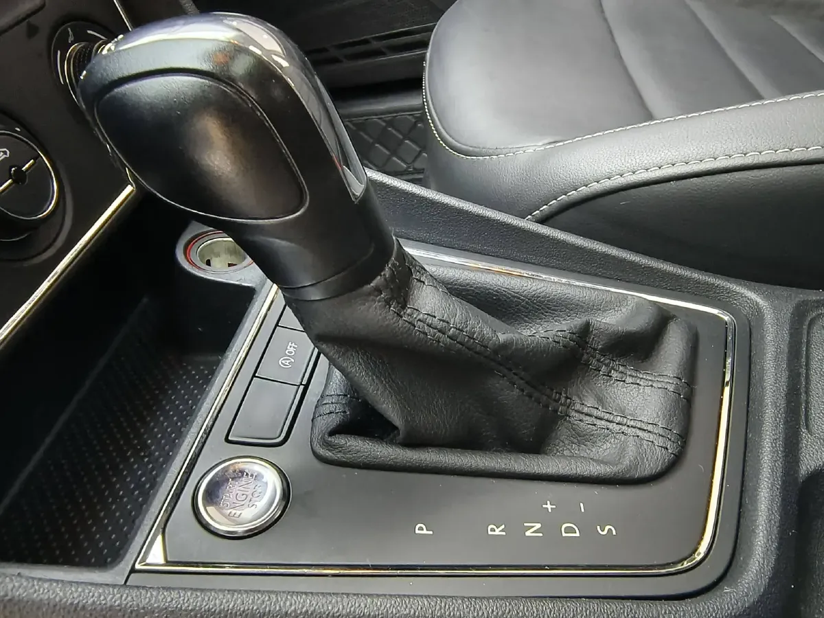 2017 Volkswagen Gran Lavida 1.2T 110HP L4 7DCT,autocango,china used car exporter,china ev exporter,chinese used car exporter,chinese used ev exporter