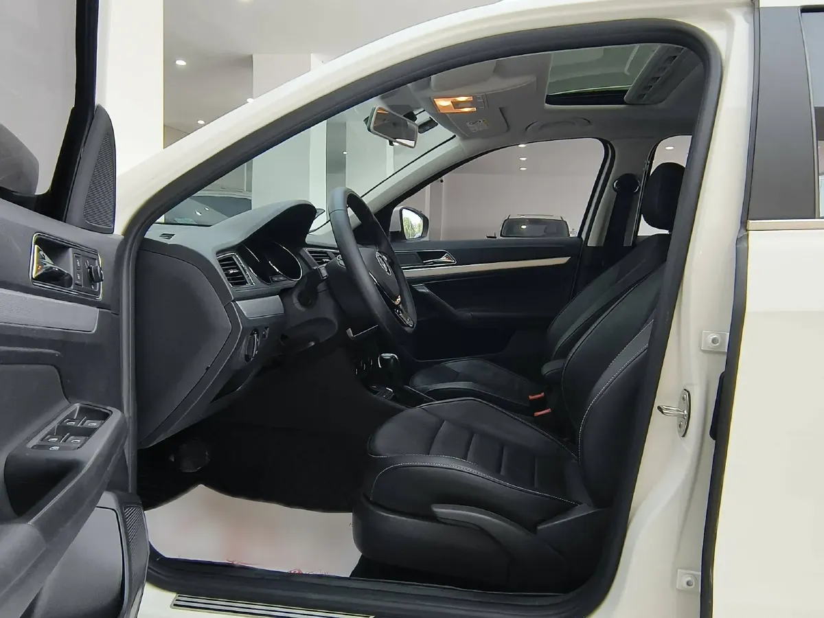 2017 Volkswagen Gran Lavida 1.2T 110HP L4 7DCT,autocango,china used car exporter,china ev exporter,chinese used car exporter,chinese used ev exporter