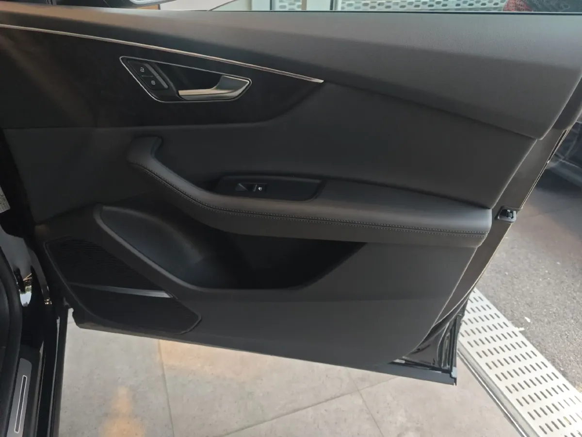 2023 Audi Q8 3.0T 340HP V6 8AT,autocango,china used car exporter,china ev exporter,chinese used car exporter,chinese used ev exporter