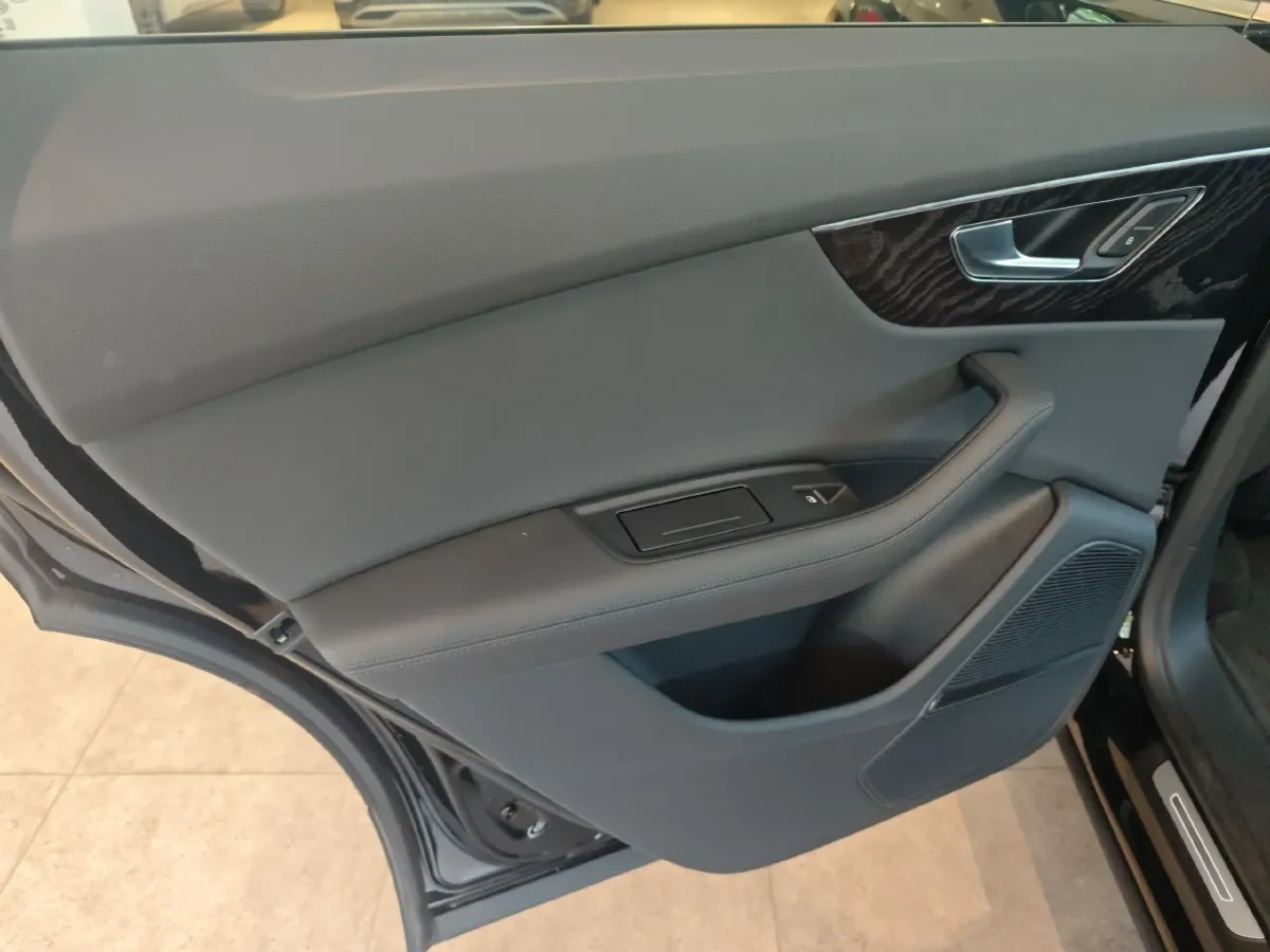 2023 Audi Q8 3.0T 340HP V6 8AT,autocango,china used car exporter,china ev exporter,chinese used car exporter,chinese used ev exporter