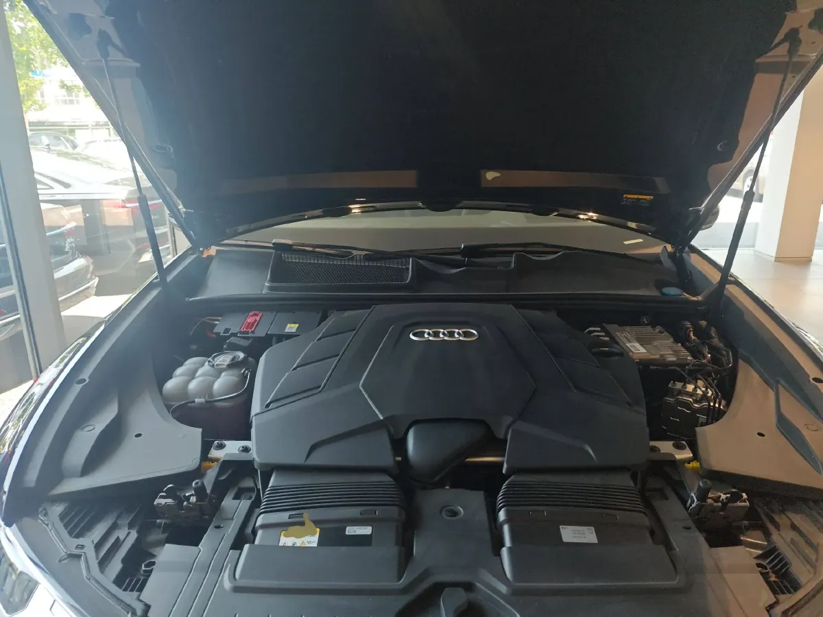 2023 Audi Q8 3.0T 340HP V6 8AT,autocango,china used car exporter,china ev exporter,chinese used car exporter,chinese used ev exporter