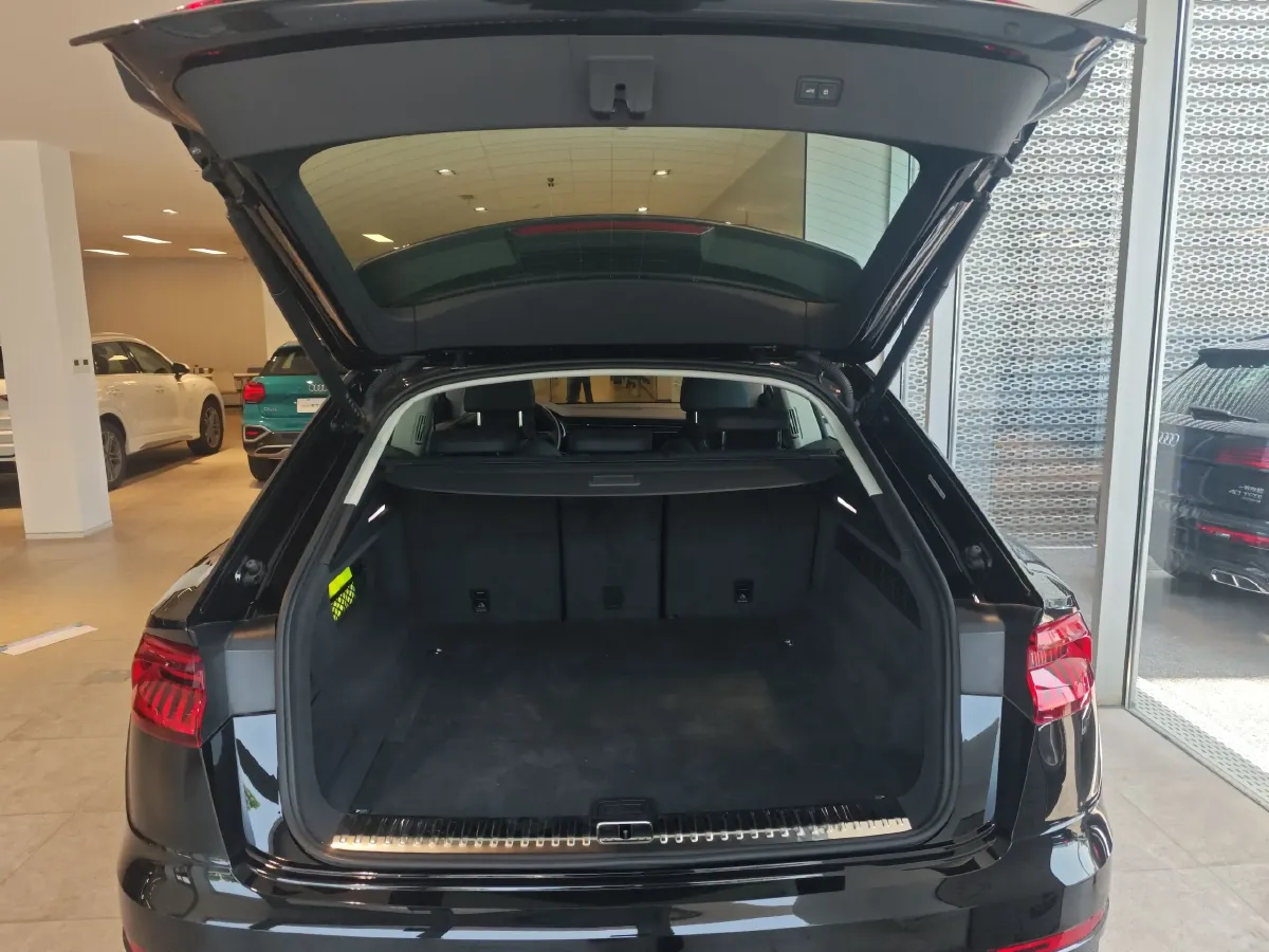 2023 Audi Q8 3.0T 340HP V6 8AT,autocango,china used car exporter,china ev exporter,chinese used car exporter,chinese used ev exporter