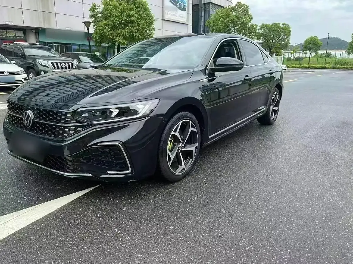 2023 Volkswagen Passat 2.0T 186HP L4 7DCT