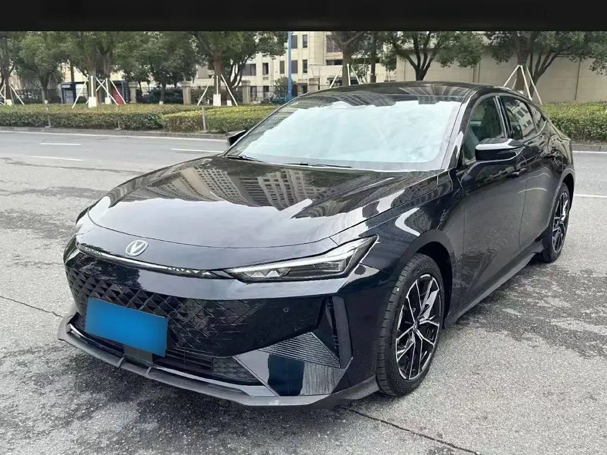 2024 ChangAn UNI-V iDD 1.5L 110HP L4 E-CVT PHEV 18.99KWH