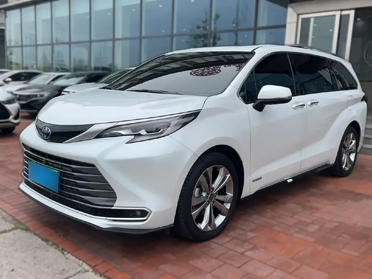 2023 Toyota Sienna 2.5L 189HP L4 E-CVT Hybrid