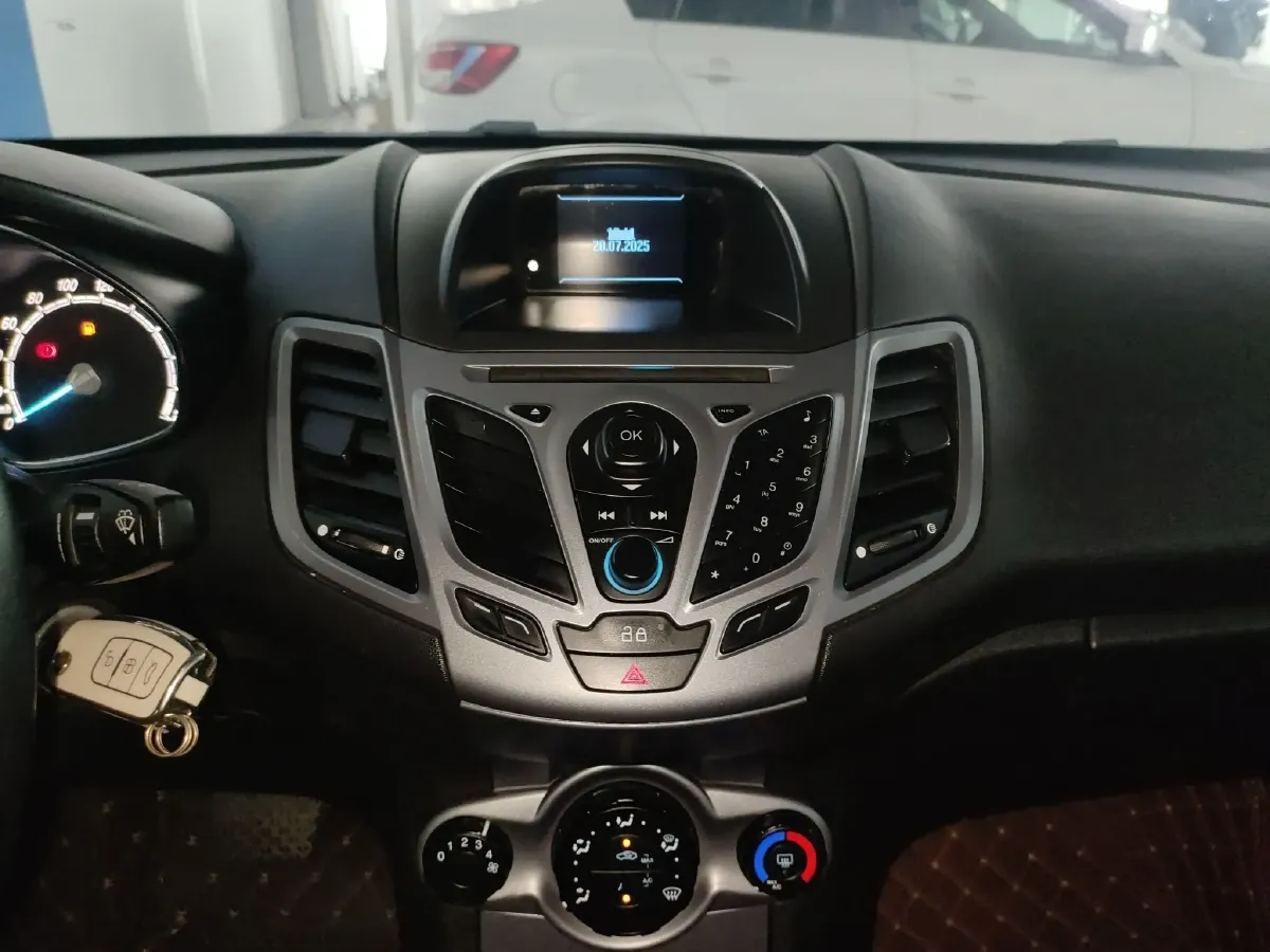 2013 Ford Fiesta 1.5L 110HP L4 6DCT,autocango,china used car exporter,china ev exporter,chinese used car exporter,chinese used ev exporter