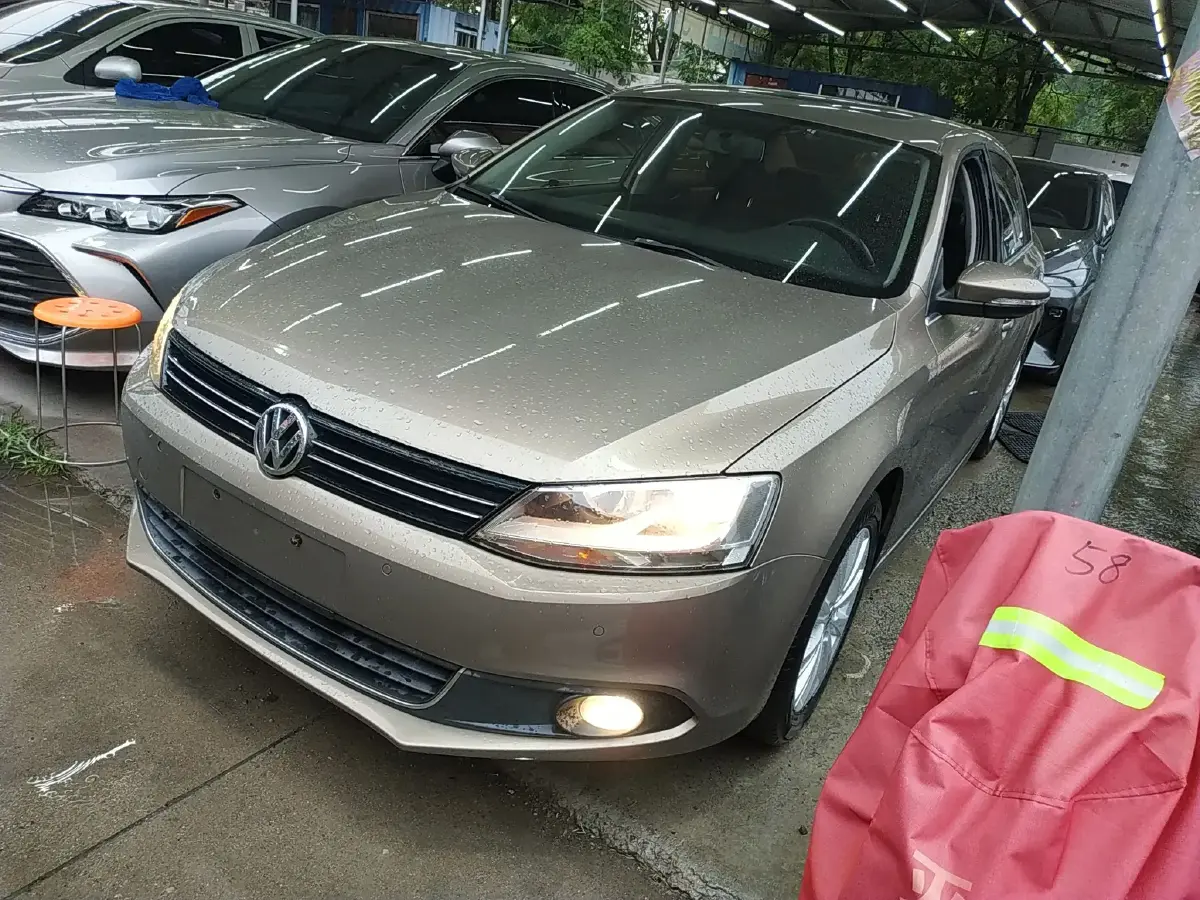 2014 Volkswagen Sagitar 1.4T 131HP L4 7DCT