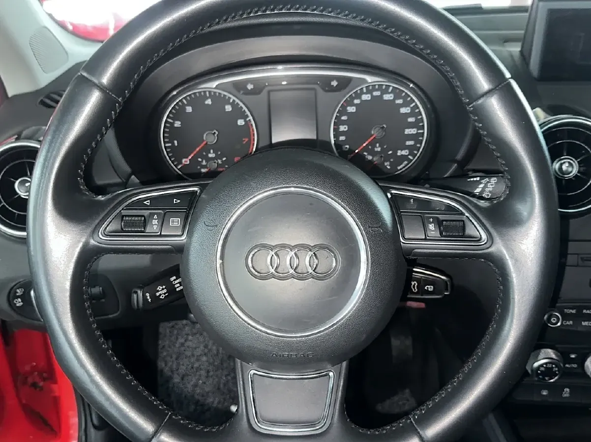 2014 Audi A1 1.4T 122HP L4 7DCT,autocango,china used car exporter,china ev exporter,chinese used car exporter,chinese used ev exporter