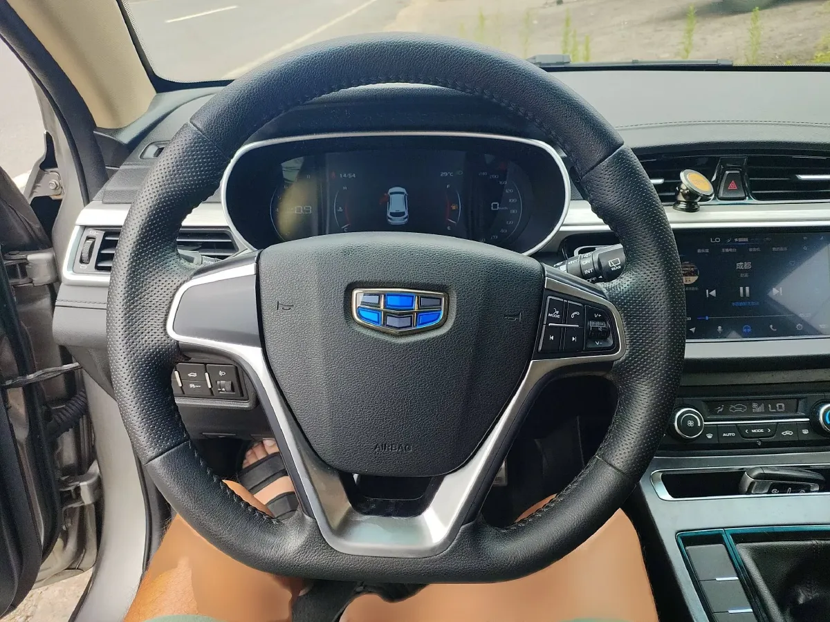 2018 Geely Vision S1 1.5L 109HP L4 5MT,autocango,china used car exporter,china ev exporter,chinese used car exporter,chinese used ev exporter