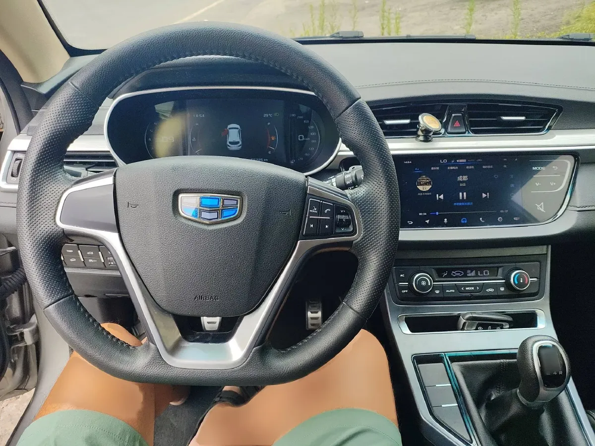 2018 Geely Vision S1 1.5L 109HP L4 5MT,autocango,china used car exporter,china ev exporter,chinese used car exporter,chinese used ev exporter